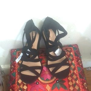 Women cone heel shoes has straps and tie around the ankle.